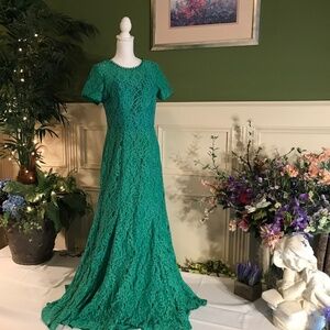 Long green lace dress